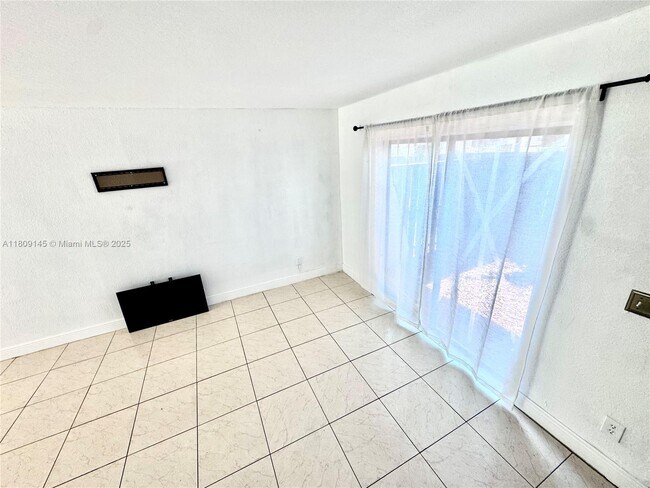Building Photo - 2414 NW 52nd Ave