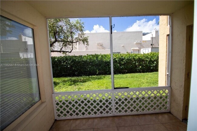 Building Photo - 917 Coral Club Dr