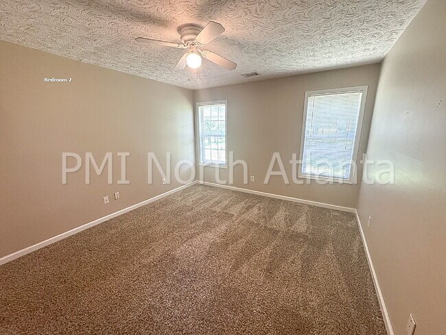 Building Photo - Ranch Style Living! All one floor!