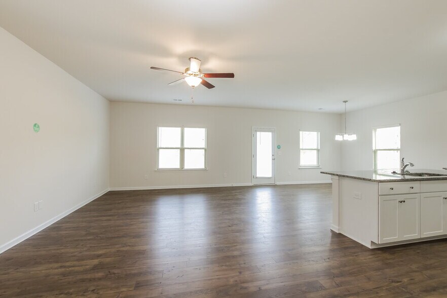 Building Photo - 4331 Drifter Dr