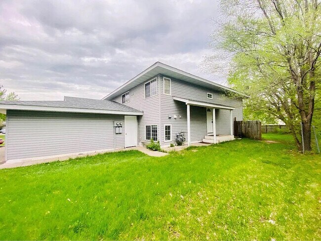 Building Photo - 7936 Lee Ave N