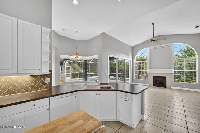 Building Photo - 1201 Hampstead Ln