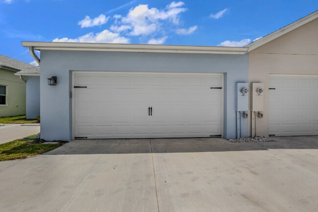 Building Photo - 243 Hang Loose Wy