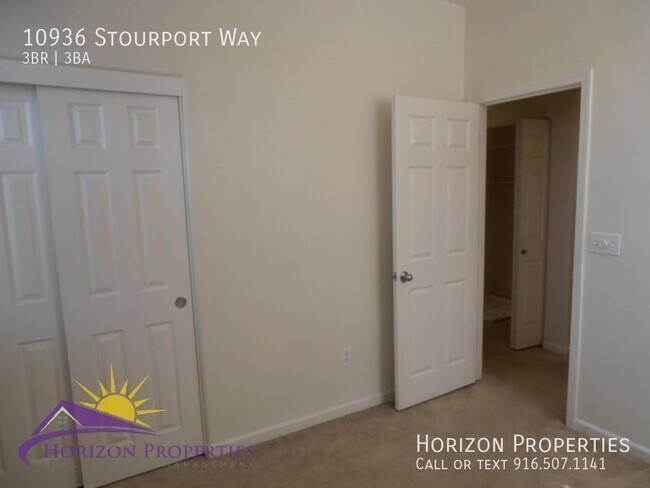 Building Photo - Modern Two-story 3 Bed 2.5 Bath 1,374 sqft...
