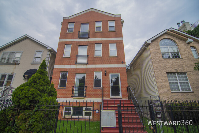 Building Photo - 2328 W Washington Blvd