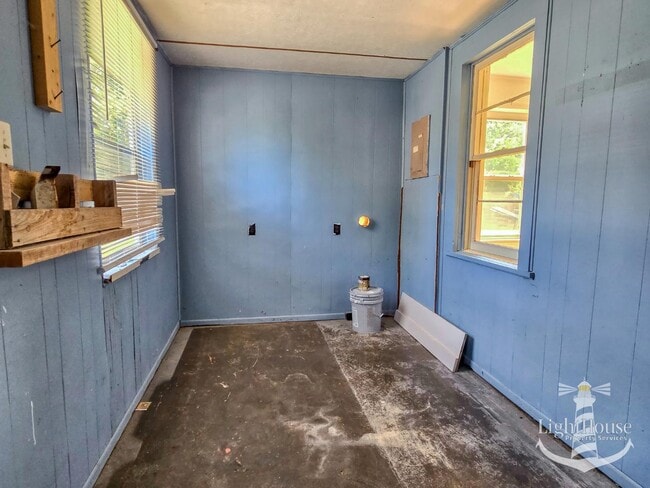 Building Photo - 225 Pickwick St