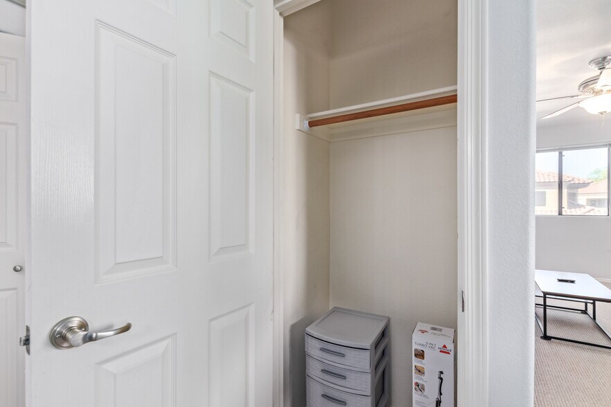 Building Photo - 4925 E Desert Cove Ave