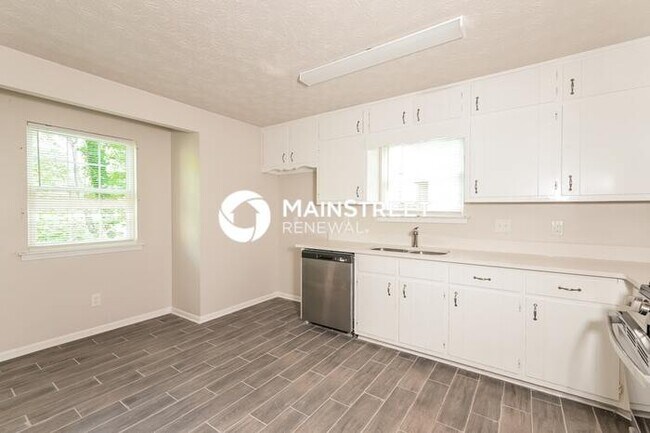 Building Photo - 3 Bedroom Pet-Friendly Home in Stone Mount...