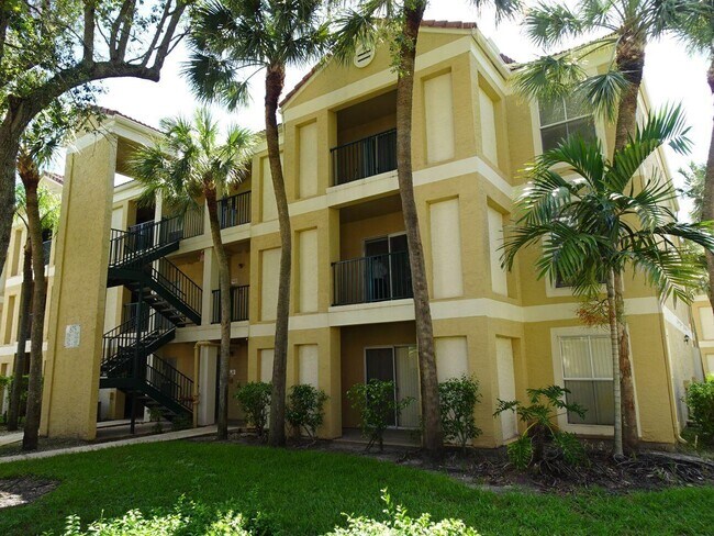 Building Photo - 755 Riverside Dr