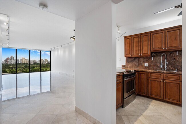 Building Photo - 3375 N Country Club Dr