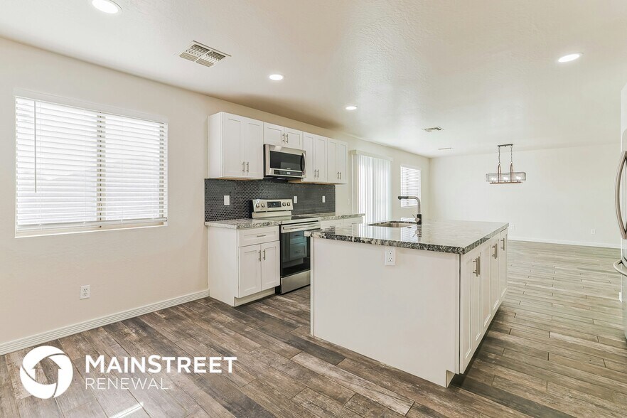 Building Photo - 8473 W Riley Rd