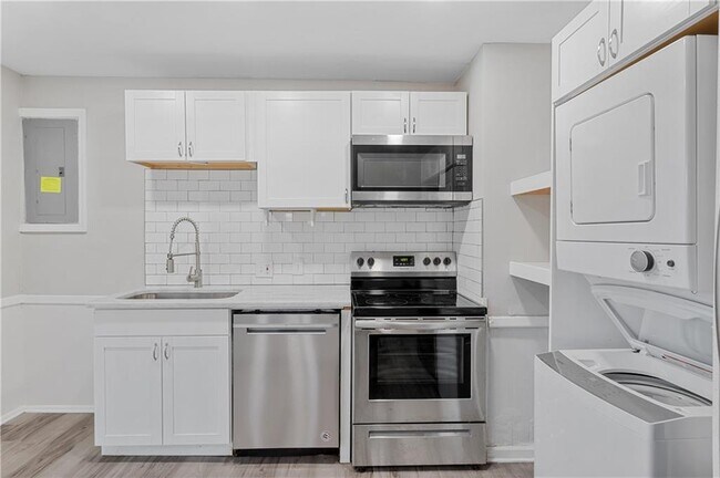 Building Photo - 2382 Peachwood Cir NE