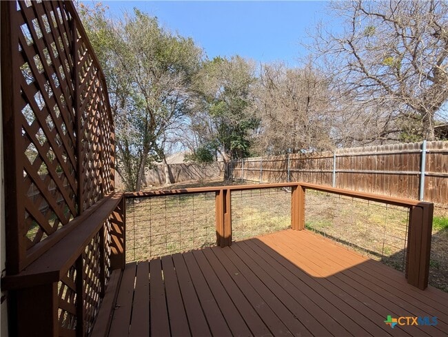 Building Photo - 1013 Misty Acres Dr