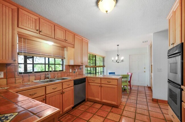 Building Photo - 3636 Lake Buynak Rd