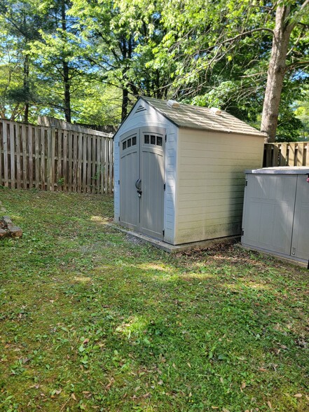 Building Photo - 13550 Deerwater Dr