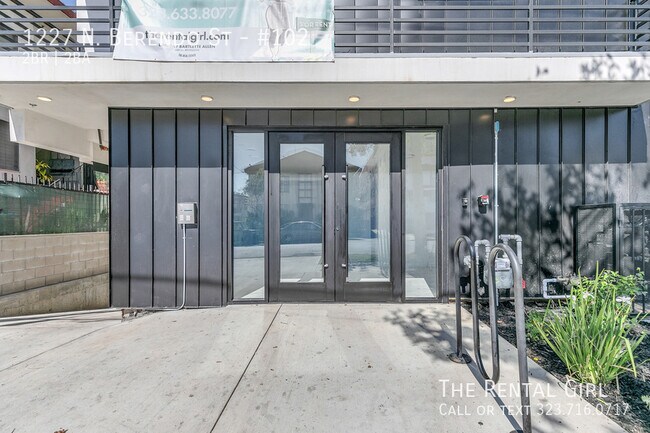 Building Photo - 1227 N Berendo St