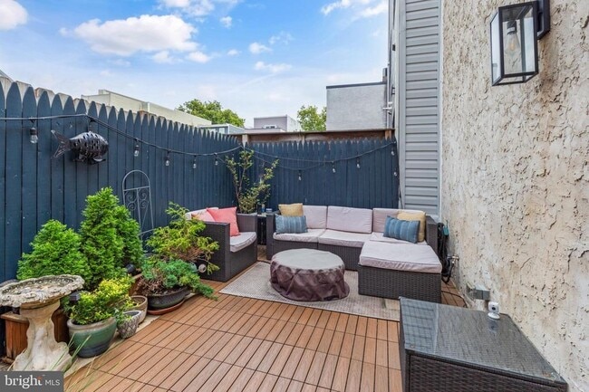 Building Photo - 239 E Thompson St