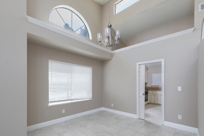 Building Photo - 953 E Buckhill Rd