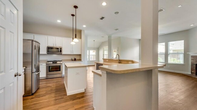 Building Photo - 10733 Vista Heights Blvd