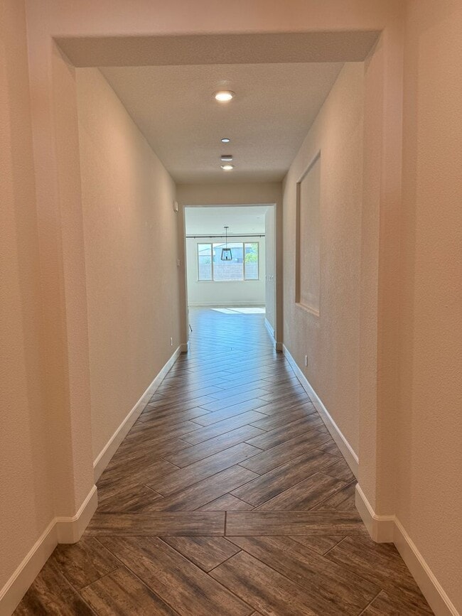 Building Photo - 5 YEARS NEW,  FORMER MODEL HOME BUILT BY LENNAR HOMES, 4 BED, 2.5 BATH, 2 CAR GARAGE