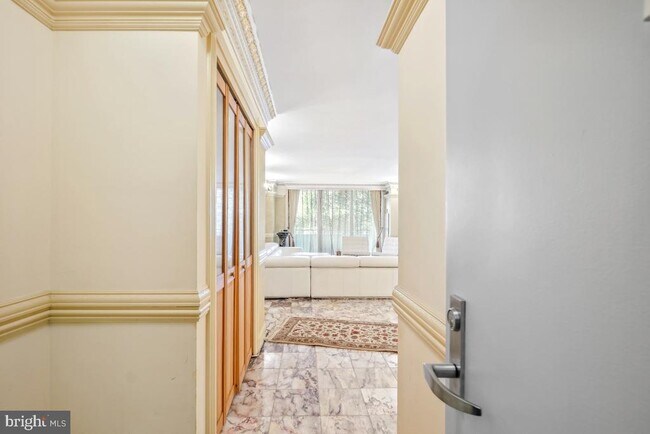 Building Photo - 5101 River Rd