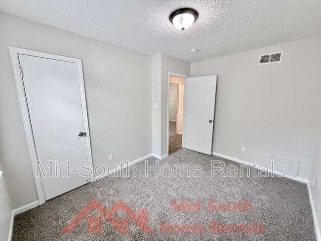 Building Photo - 3231 Harvester Ln