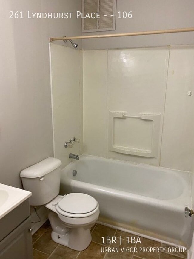 Building Photo - 261 Lyndhurst Pl