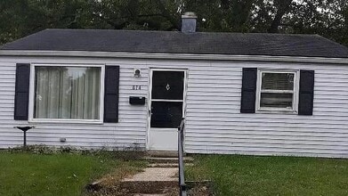 Building Photo - 814 Amhurst Ave