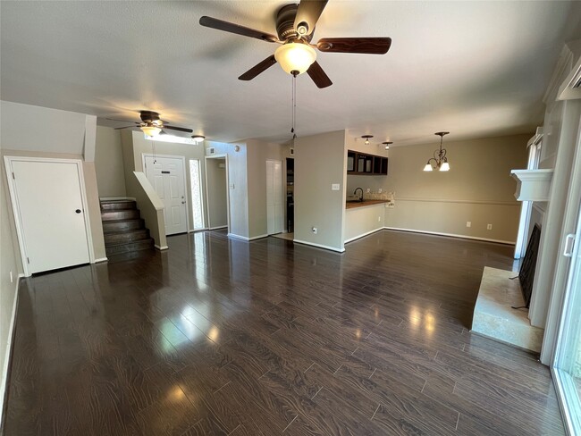 Building Photo - 12315 Glenview Dr