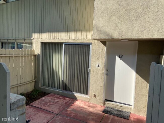 Building Photo - 420 N Loara St