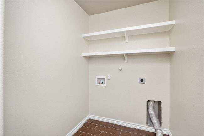 Building Photo - 3643 WL Breeding Dr
