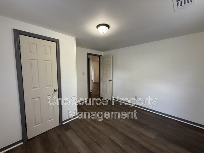 Building Photo - 539 W Georgia St