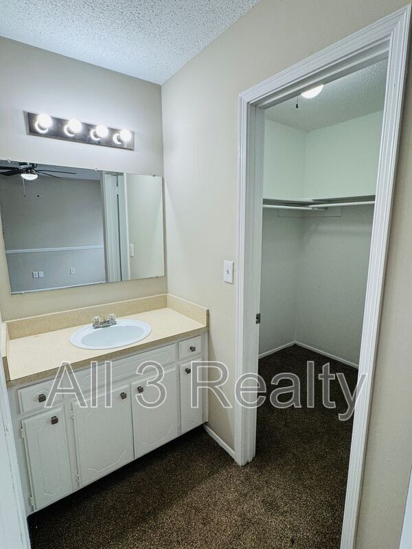 Building Photo - 4107 Beardsley Dr