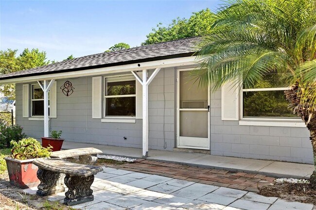 Building Photo - 950 Pearl Dr