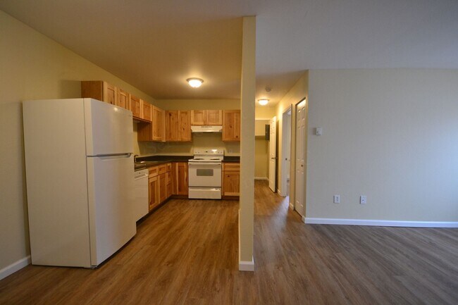 Building Photo - Marshfield Apartments
