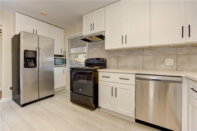 Building Photo - 465 Windsor Parkway