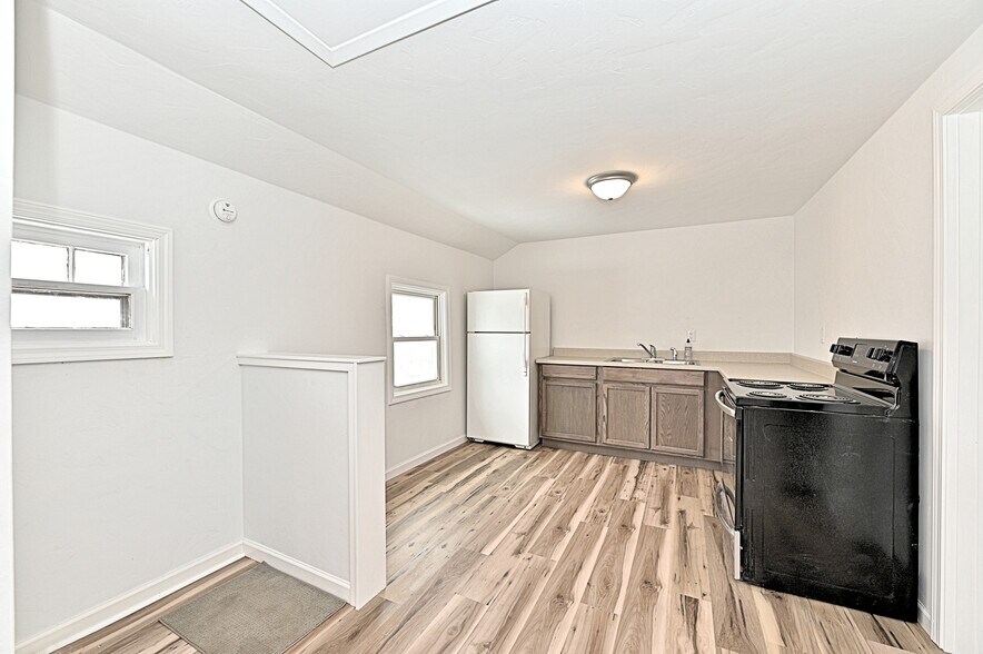 Building Photo - 2316 2nd Ave W