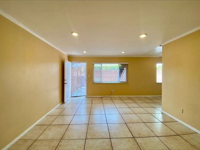 Building Photo - Downstairs 2 Bedroom Apartment! Large Enclosed Exclusive Patio! Gated Community! In Unit Washer &...