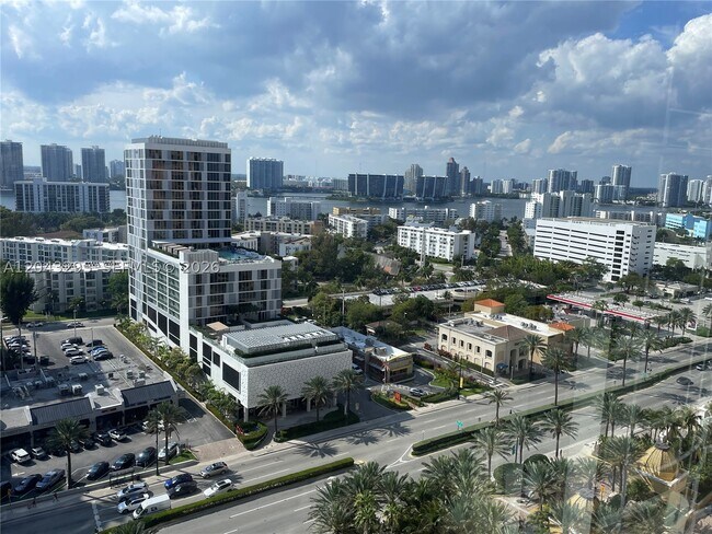 Building Photo - 17555 Collins Ave