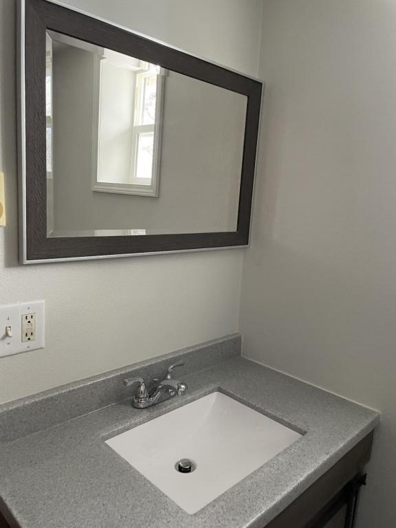 Building Photo - 433 E New York St