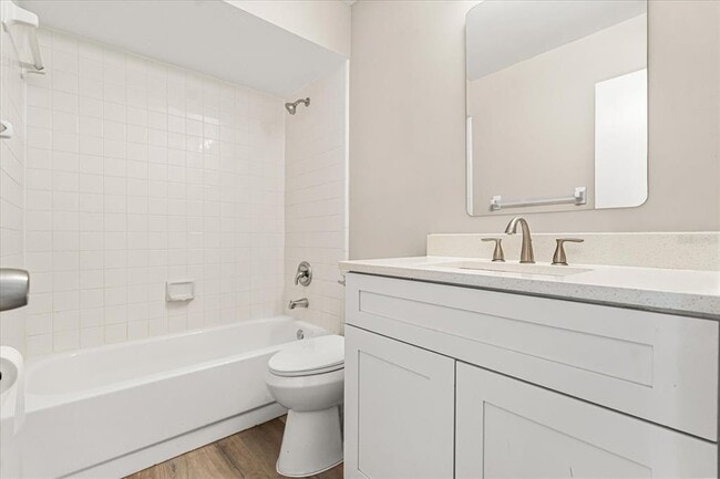 Building Photo - 975 Malden Ct