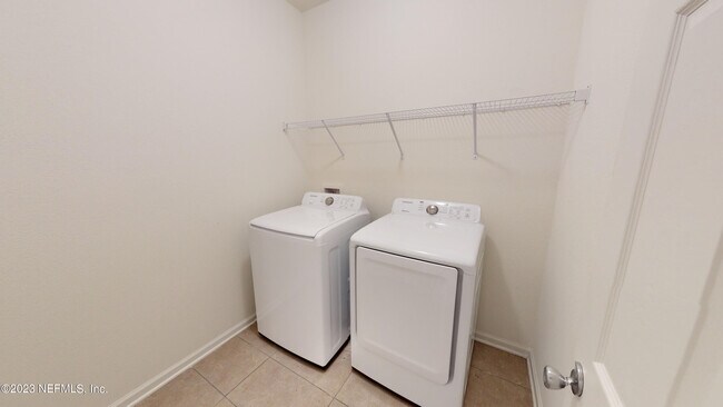 Building Photo - 5064 Sundrop Wy