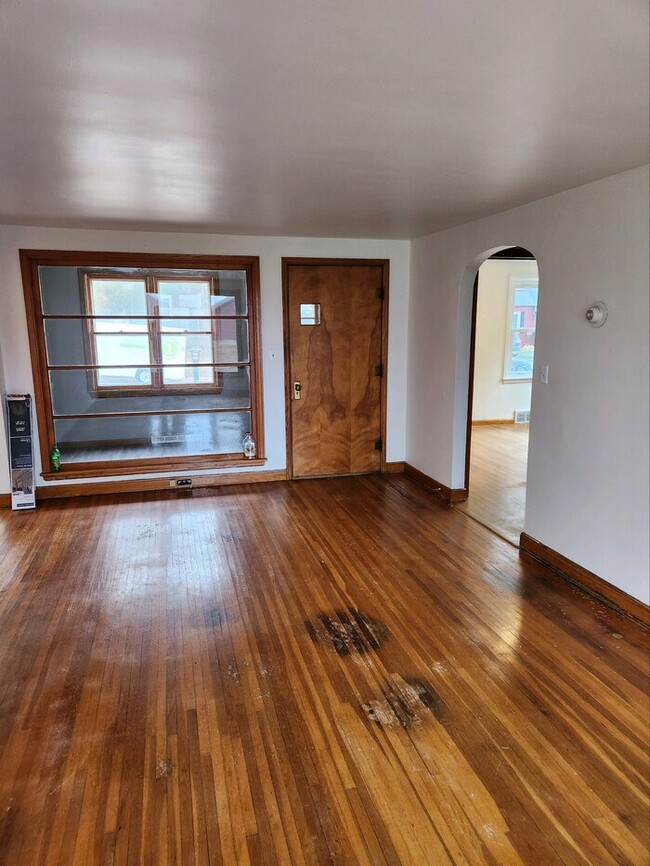 Building Photo - 604 10th St