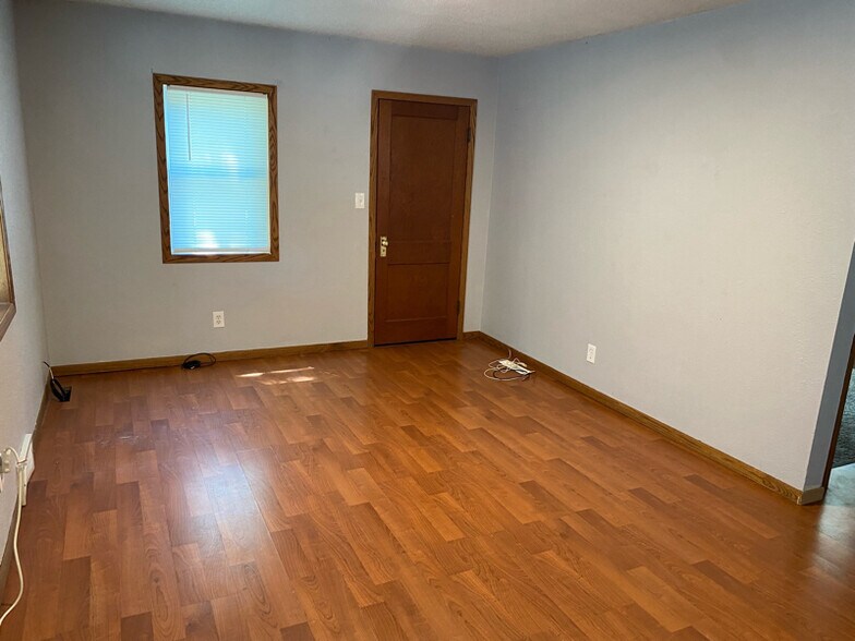 Building Photo - 630 W Linden St