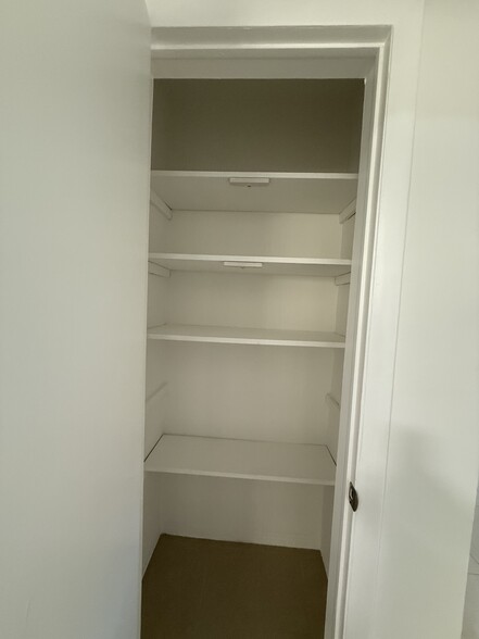 LINEN closet / storage - 5010 SW 26th Ave