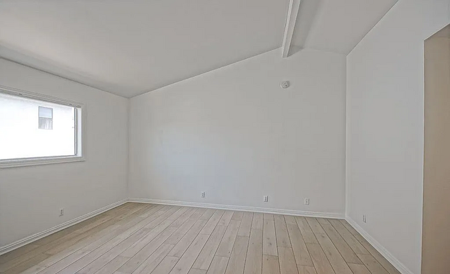 Building Photo - REMODELED, BRIGHT & AIRY, 1550 SQ FT, 3BR2...