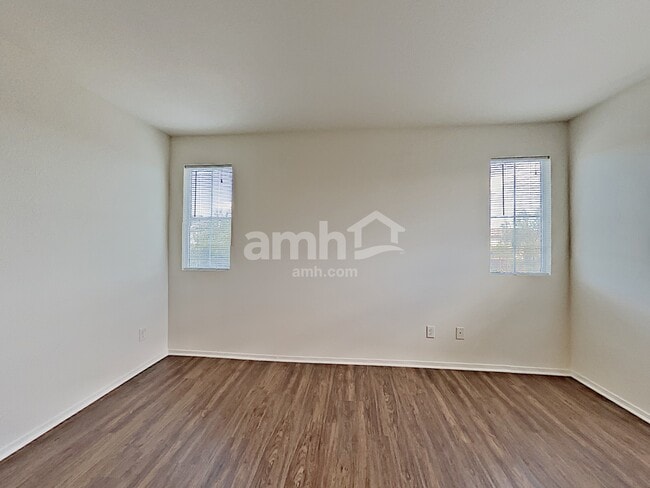Building Photo - 1020 Maple Pines Ave