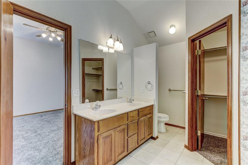 Building Photo - 305 Waterfront Dr