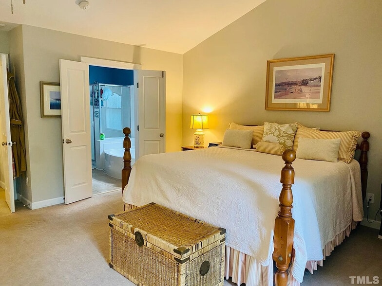 Building Photo - Room in House on Legendary Ln