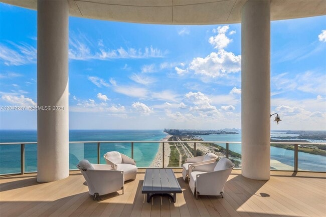 Building Photo - 15701 Collins Ave